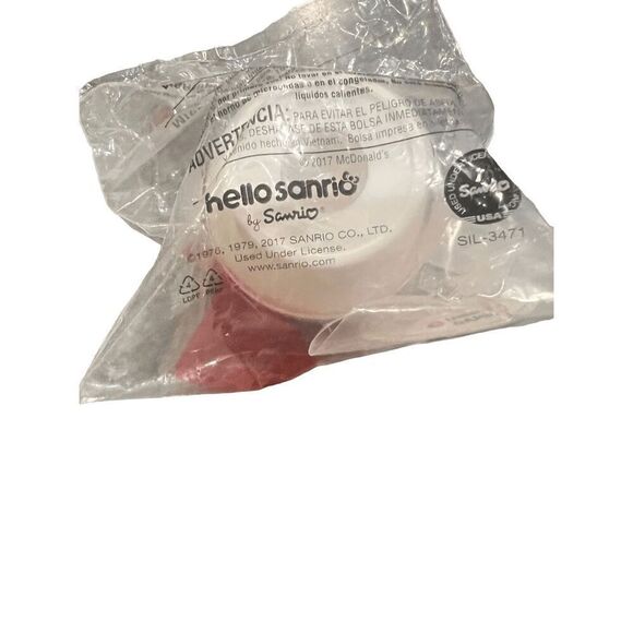 Hello Kitty Tea Cup Figure  2017 - Picture 2 of 4